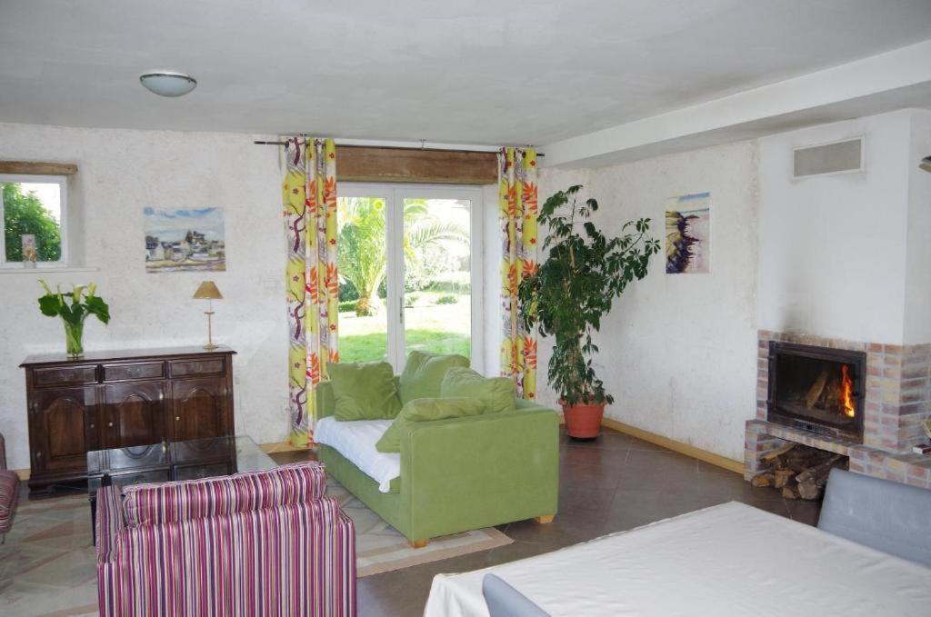 Gites Du Manoir De Goandour كروزون الغرفة الصورة